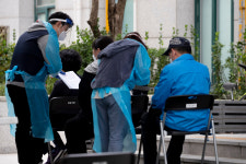 이마트 상봉점 관련 7명 확진 붐비는 선별진료소