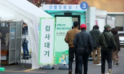 코로나19 신규확진 271명…교회·키즈카페 관련 급증
