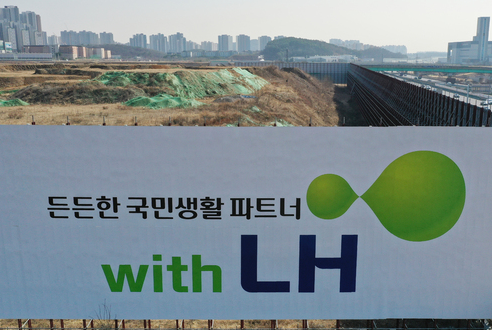 대통령실, 경호처 본부장급 간부 5명 전원 대기 발령 조치…윤석열 전 대통령 체포 방해 혐의