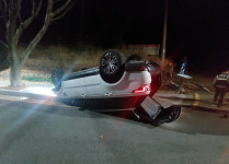 부산 이기대공원 도로서 만취 60대 몰던 SUV 전복 사고