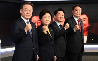 李 