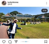 청와대 본관 인증샷…춘추관 앞 누워서 하늘보기 인기
