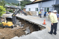 합천 대병면에 대형 싱크홀…50㎝ 구멍 파보니 5m 지반 푹