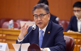 尹 순방외교 논란 책임론 박진 거취…