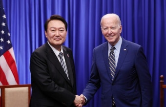 尹·바이든 