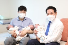 안양에 세쌍둥이 탄생 경사...최대호 안양시장 아이 울음소리 기뻐
