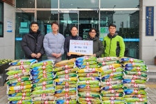 [창녕군 소식] 연말 나눔 행렬…남지향친회 백미-대지면 청년회 라면 기탁