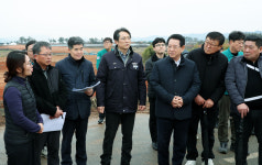 김영록 전남지사, 영암 시종 화재 피해 축산농가 방문 위로