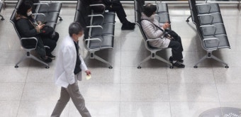 의대 교수들, 25일부터 '집단 사직'…정부에 '2000명 증원' 철회 요구