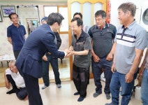 [포토] 우승희 영암군수, 경로당 방문 마을 주민과 소통