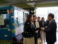 선생님 칭찬해주세요 편지에 부산구화학교 찾아간 하윤수 교육감