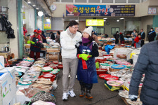 [포토] 김철우 보성군수, 설 명절 장보기 전통시장으로 오세요