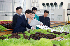 안병구 밀양시장, 청년 스마트팜 순회하며 혁신농업 모델 모색