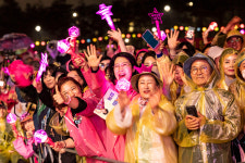화성시 연등 음악축제 성료...봄비 속 시민 화합 빛나