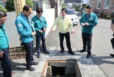 [포토] 공영민 고흥군수, 집중호우 피해 예방 녹동천 현장점검