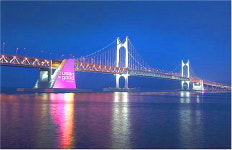 부산시 상징 광안대교 12년 만에 경관조명 새단장 완료