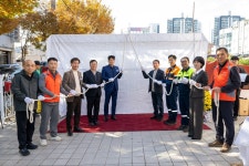 [포토] 광양제철소, 50호 벽화 완성…치매 어르신 위한 추억의 벽화