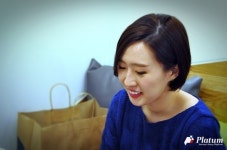 [포토] 인터뷰중인 브레이브팝스컴퍼니 조민혜 디자이너