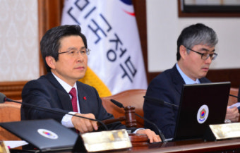황교안, 대통령 권한대행으로 국회 나가야 하나 고심