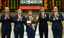 디앤씨미디어 코스닥 상장 첫 날 주가 체면 지켜