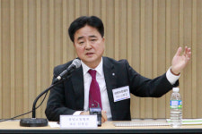 생명보험협회장 신용길 새 보험 국제회계기준 단계적 도입해야