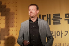 60년 전통 레고도 변신, 코딩과 블루투스 적용한 새 제품 내놔 