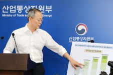 백운규 ”전력수급 문제없다, 휴가철 되면 상황 더 좋아져”