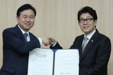 김영춘 조명균, 항만 미세먼지 2022년까지 절반으로 줄이기로 