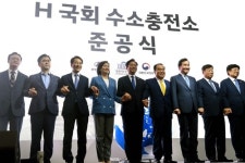 국회 수소충전소 열어, 수소차 하루에 70대 이상 충전 가능