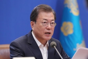 문재인 “부활절과 총선만 잘 넘기면 생활방역으로 전환 가능해”