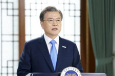 문재인, 푸른 하늘의날 축사에[서 “더욱 강력한 기후환경정책 펼친다”