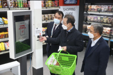농협중앙회장 이성희 하나로마트 무인매장 찾아, 새로운 쇼핑경험”