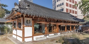 스타벅스 대구에 100년 고택 한옥 매장 열어, 음악감상 공간도 마련