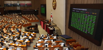 출산 즉시 출생 알리는 '출생통보제' 국회 통과, '보호출산제'는 상임위 계류