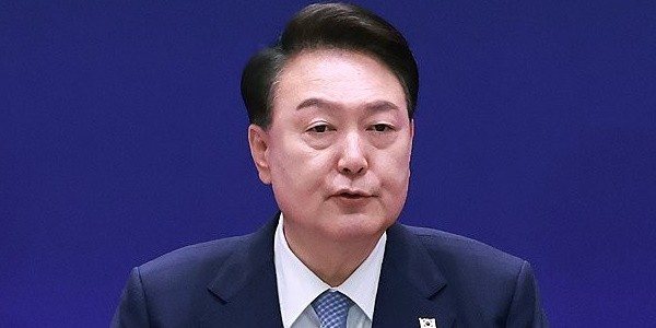 윤석열 대통령, 단체 대화방 윤석열 대통령 대화명 사용 확인…탄핵 공작 주장과 대왕고래 프로젝트 실패 관련 논란 지속