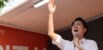 이준석 '여성 혐오' 논란 속 유시민 노려, 