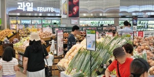 롯데마트 물가잡기 행사 더핫 열어, 시세 오른 광어 300g에 2만4800원