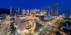 사라진 부산 백화점 삼국지, 독주 신세계·몸집 줄이는 롯데·권토중래하는 현대백화점