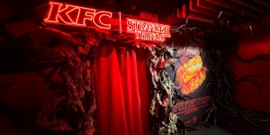 [현장] 현실로 튀어나온 기묘한 이야기, KFC 신촌역점에서 호킨스 뒤집힌 세계 만나다