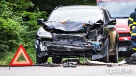 구미 택시-승용차 충돌...영천 온천서 9살 물에 빠져