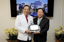 류재광 목포한국병원장 전남대병원에 후원금