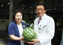 경희의료원, 중복 맞아 수박 500통 교직원에게 전달
