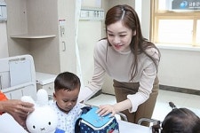 KB국민은행, 세종병원 입원 캄보디아 심장병 어린이 격려