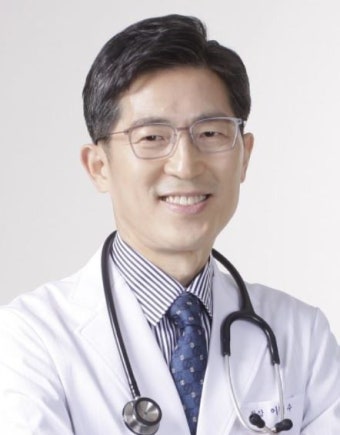 이필수 의협회장, 취임식날 AZ백신 맞는다