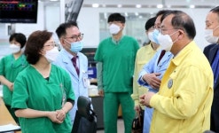 강도태 2차관, 거점전담병원 오산한국병원 방문 종사자 격려