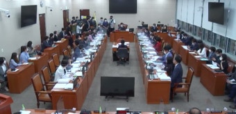국회 '위드 코로나'에 술렁였지만…
