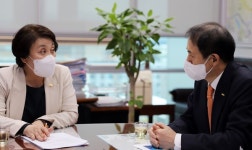 박태근 치협회장, 정춘숙 의원과 비급여 의료광고 논의