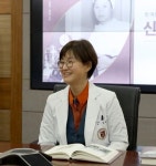 첫 여성 마취과 전문의 故 신정순 교수 평전 출간