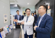 조규홍 장관, 휴진 불참 선언한 린여성병원 방문