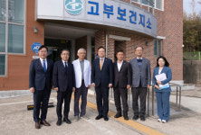 [포토뉴스]보건지소에서 시니어 의사 만난 조규홍 장관
